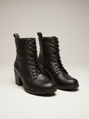 New Look Black Lace-Up Block Heel Ankle Boots